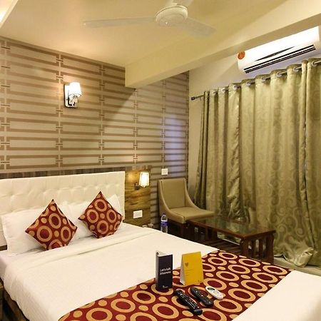 Hotel Western Court Boisar Екстериор снимка
