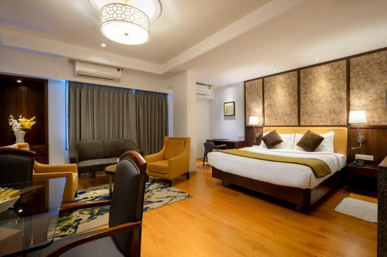 Hotel Western Court Boisar Екстериор снимка