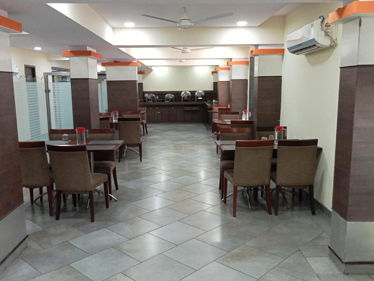 Hotel Western Court Boisar Екстериор снимка