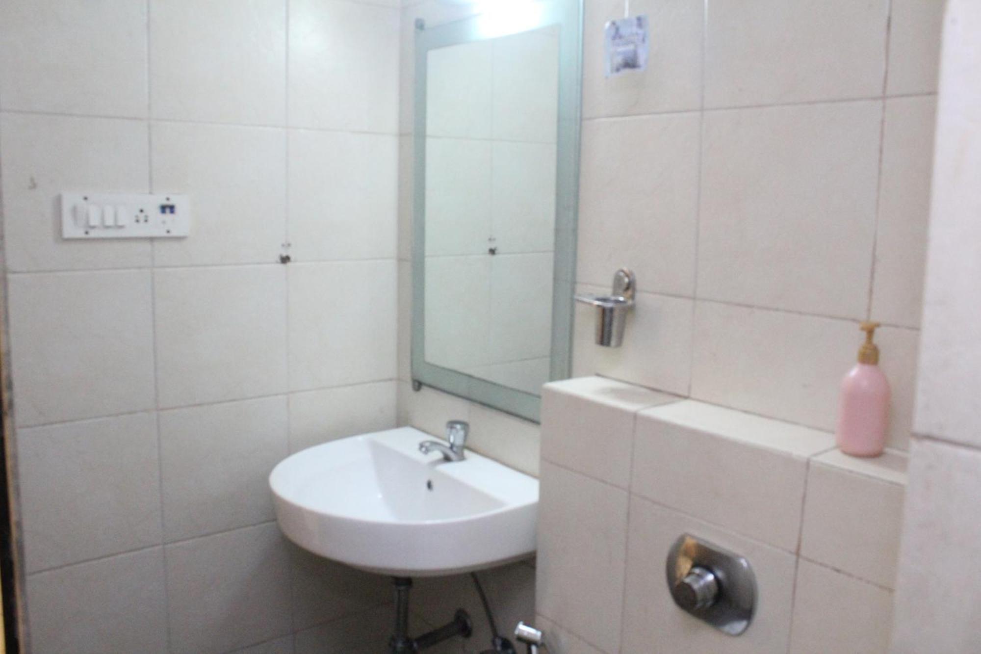 Hotel Western Court Boisar Екстериор снимка