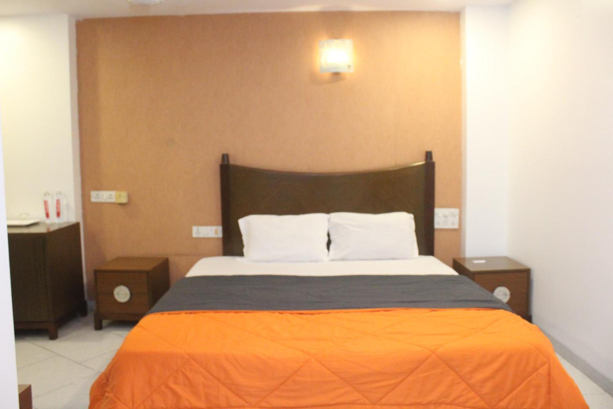 Hotel Western Court Boisar Екстериор снимка