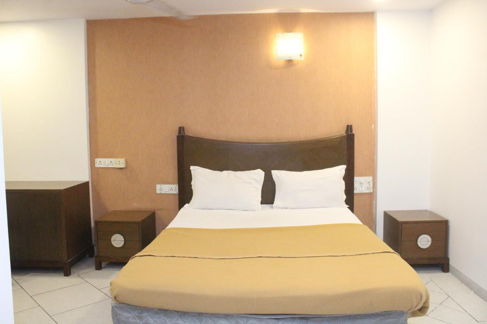 Hotel Western Court Boisar Екстериор снимка